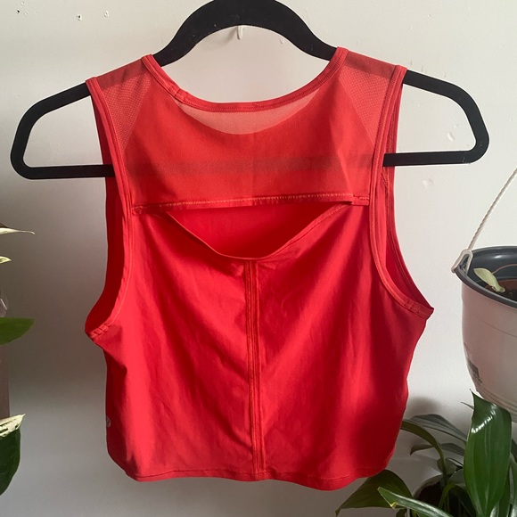 Lululemon cropped tank top - size 4 - Picture 2 of 3